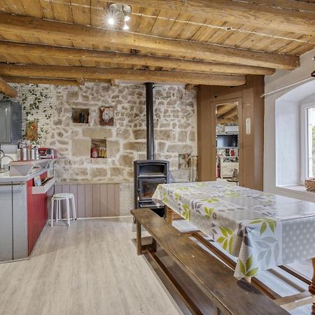 Maison Charmante A Valprivas Avec Jardin Prive. Buitenkant foto